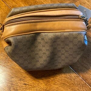 antique Gucci clutch bag all zippers work 8 inches by 6.5